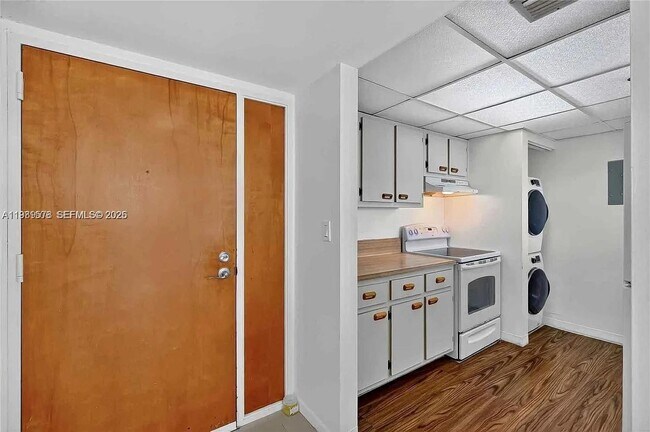 Foto del edificio - 7601 E Treasure Dr