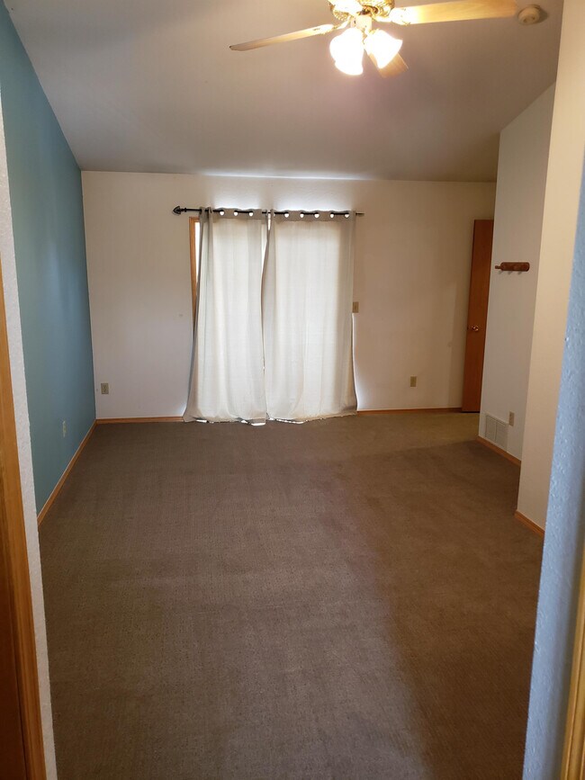 Foto del edificio - 304 N Pondera Ave