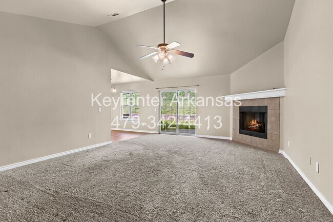 Foto del edificio - This home is the perfect choice for you in Elkins!