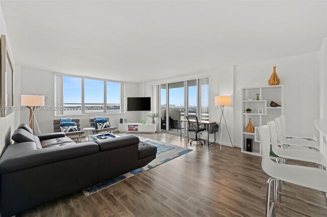 Foto del edificio - 1500 Bay Rd
