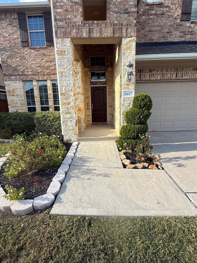 Foto del edificio - 1617 Darwin Cedar Dr