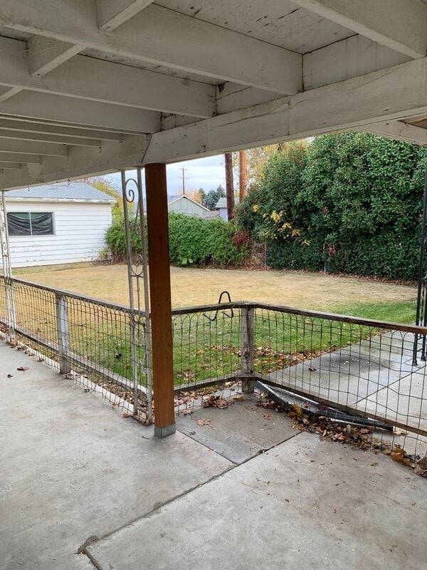 Building Photo - 1006 Van Giesen St