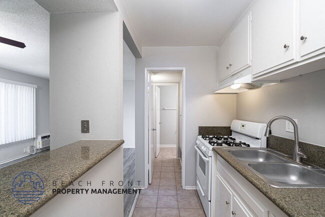 Building Photo - 217 S. Knott Av