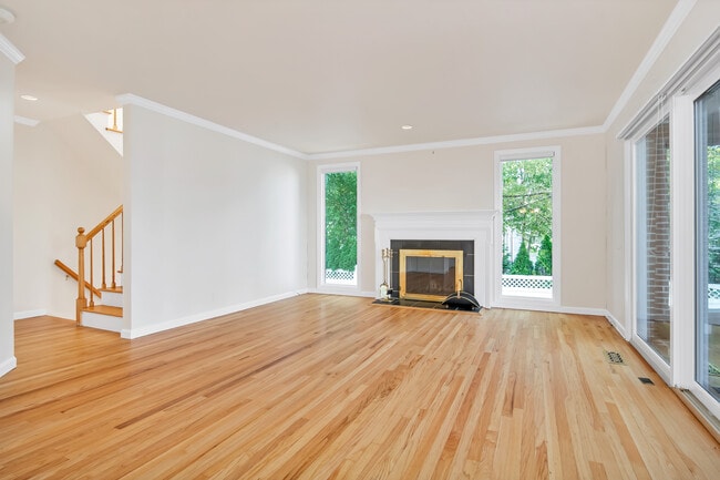 Building Photo - 52 Sherwood Pl