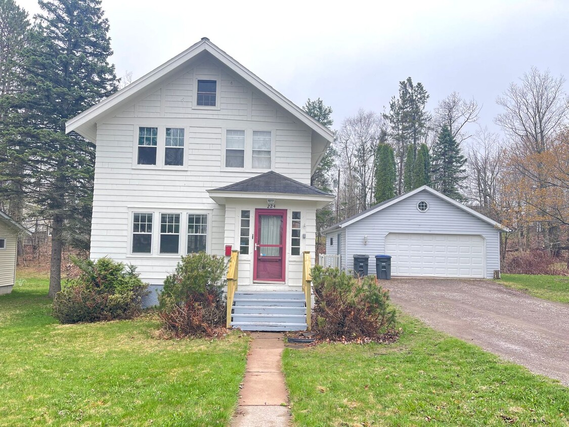 Primary Photo - AVAILABLE JULY - Beautiful 3 Bed 2 Bath Ho...
