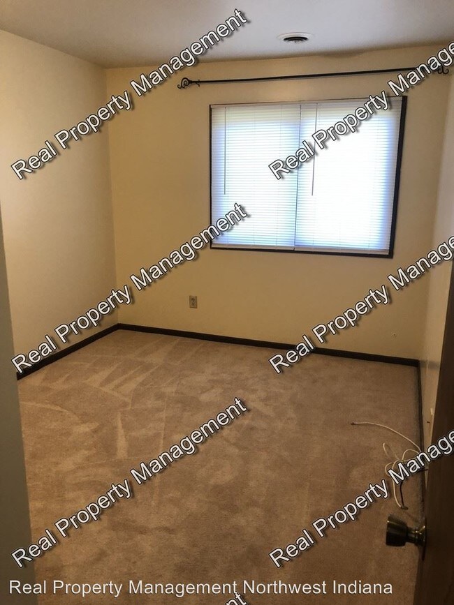 Building Photo - 929 W Glen Park Ave