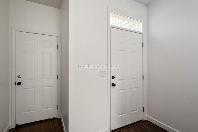 Foto del edificio - Newly Updated 2 Bed/2 Bath Home in Private...