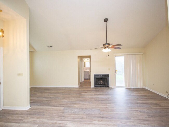 Foto del edificio - Location...Location....Location in Madison!