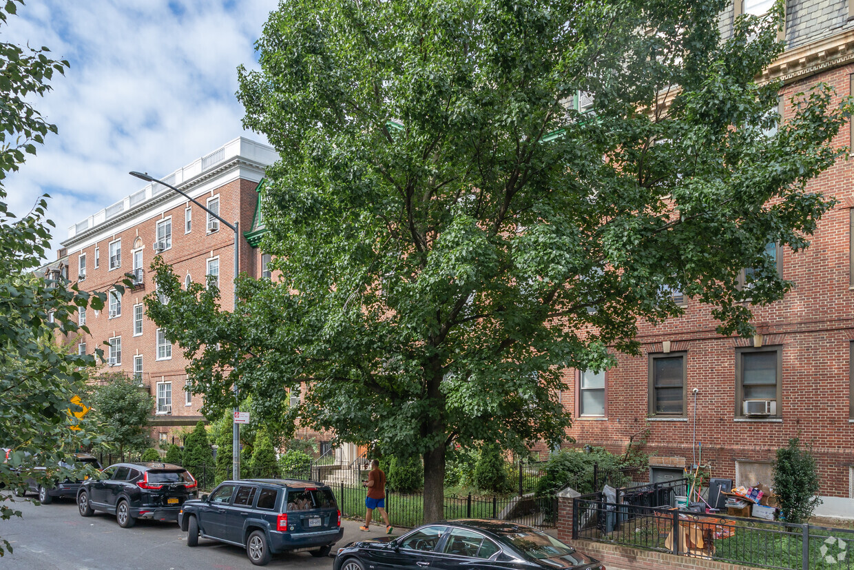 Building Photo - 3728 86th St