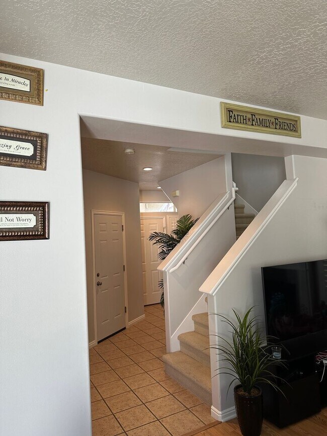 Building Photo - 1581 Alsace Way