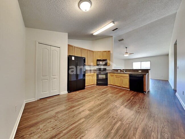 Foto del edificio - 6625 Skyler Jean Drive