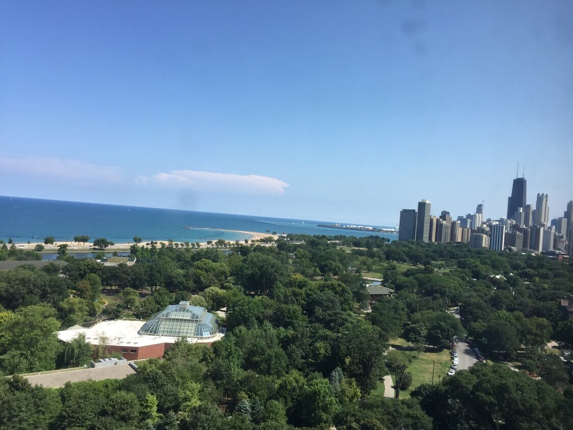 Primary Photo - 2144 N Lincoln Park W