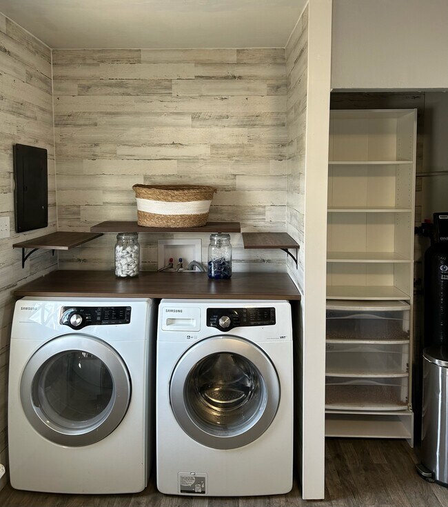 Washer and Dryer with Pantry - 626 W State Road 8