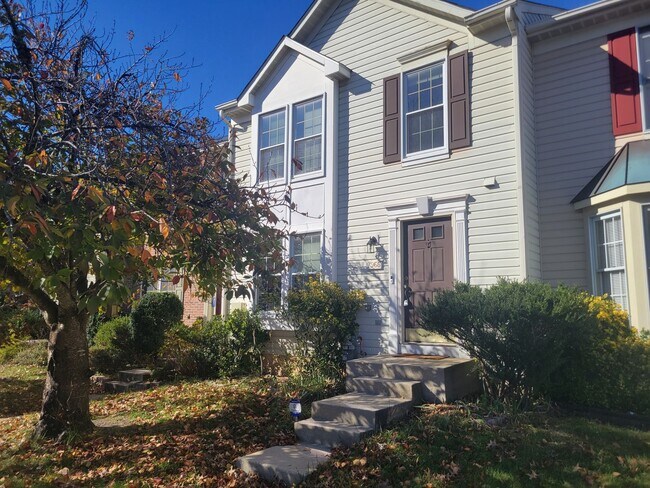 Building Photo - Lovely 3 BR/2.5 BA Townhome in Ellicott City!