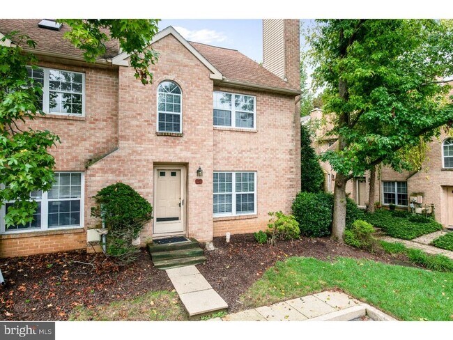 Building Photo - 45 Rampart Dr