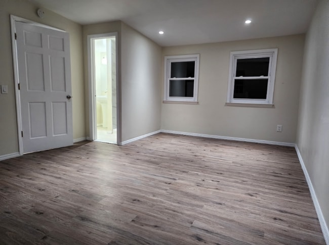 Building Photo - 311 E 6th Ave