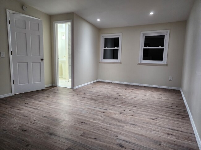 Foto del edificio - 311 E 6th Ave