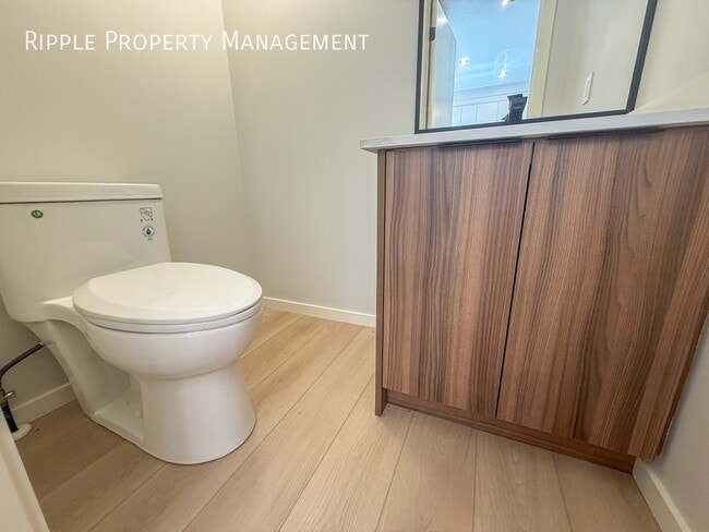 Building Photo - Modern 3 Beds, 2.5 Baths Main Floor/ Upper...
