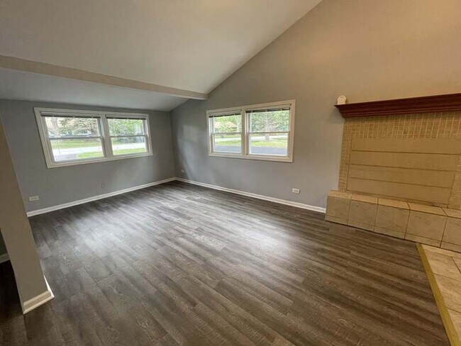 Building Photo - 18125 Thomas Ln
