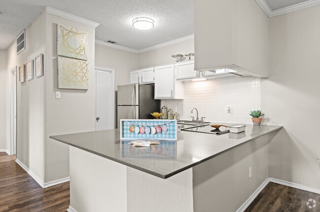 1BR, 1BA - 874SF A5 - Champions of North Dallas