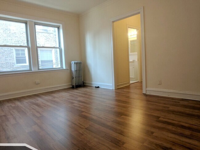 Building Photo - 2536 N Sawyer Ave