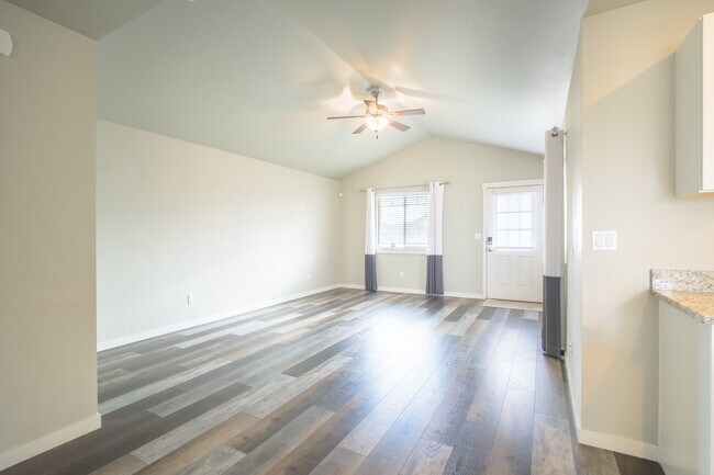 Foto del edificio - 423 Hollyhock Ln