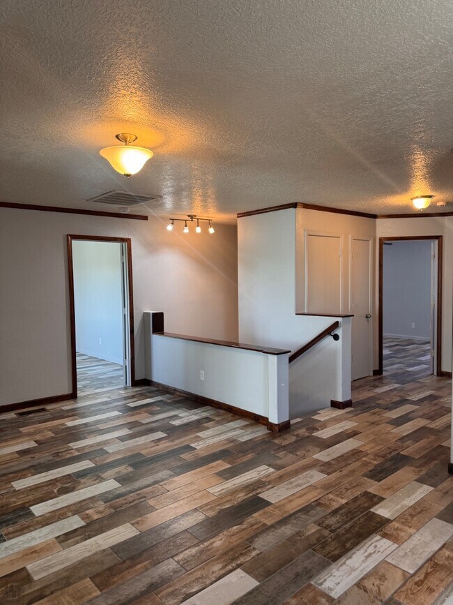 Building Photo - 624 Torretta Dr SW