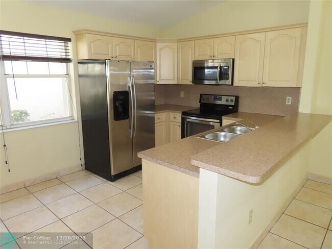 Building Photo - 850 NW 99th Ave