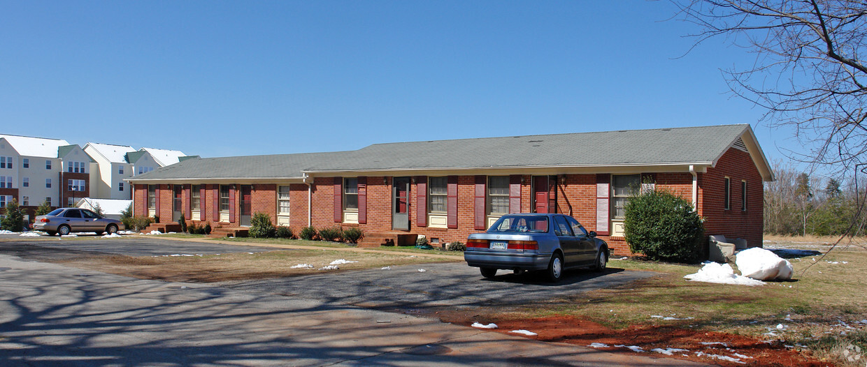 Building Photo - Walnut Hill