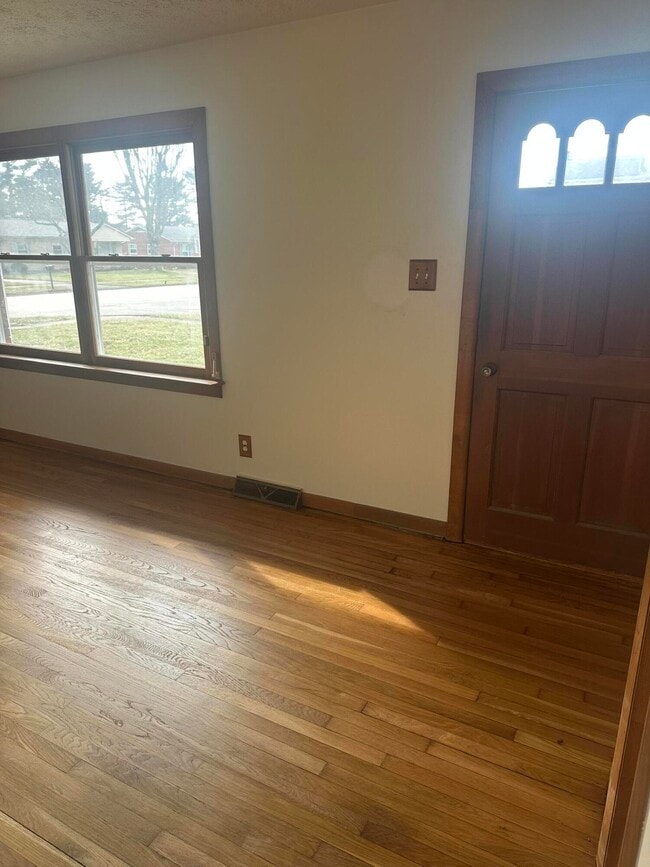 Building Photo - 603 Worcester Rd