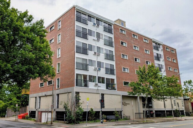 Foto del edificio - 1643 Cambridge St