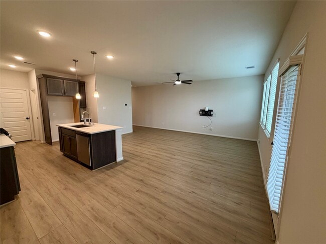 Building Photo - 27970 Western Crk Ct