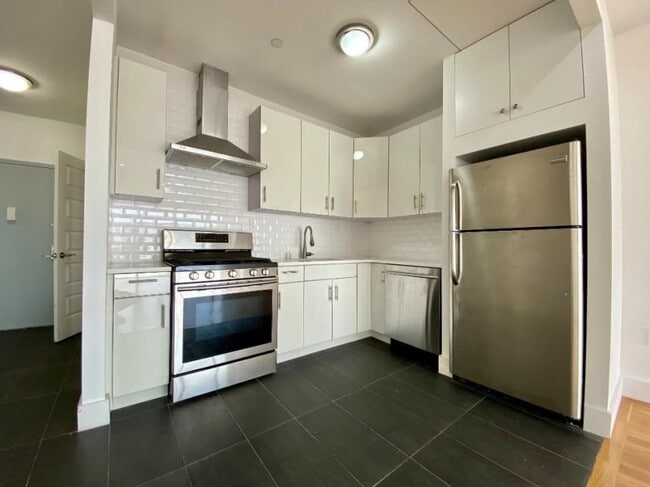 Foto del edificio - 2 bedroom in ELMHURST NY 11373