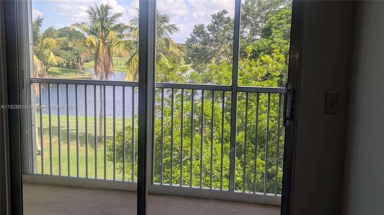 Foto principal - 13450 SW 3rd St