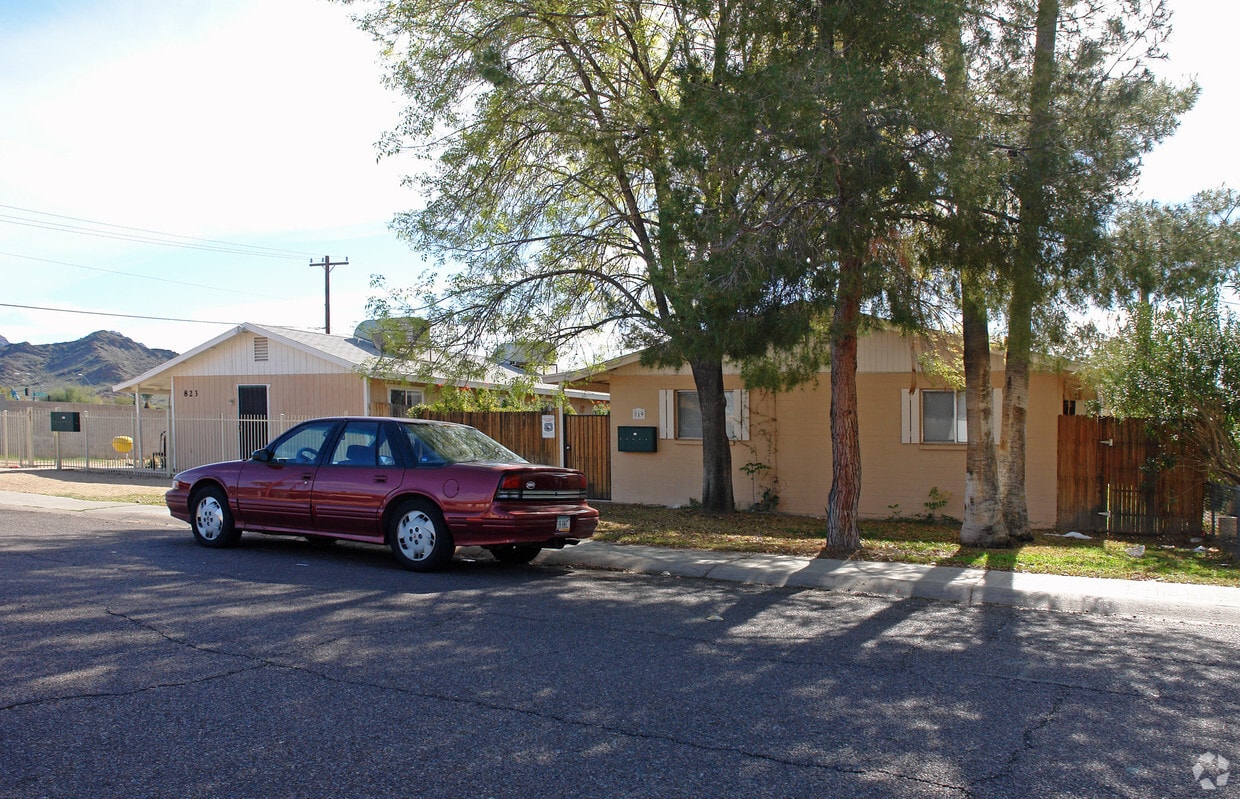 Building Photo - 819 E Carol Ave