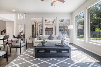 Building Photo - 206 Liatris Ct