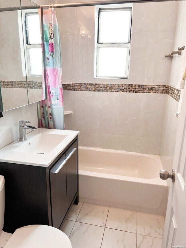 Foto del edificio - 84-20 51st Ave