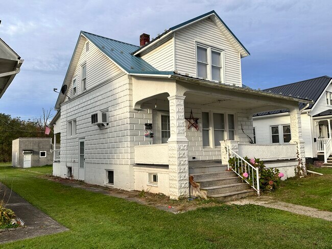 Building Photo - 710 S Grand St