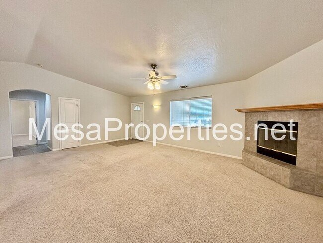 Foto del edificio - 14744 Hopland St