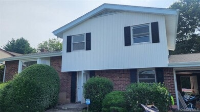 Building Photo - 12 Warren Ln