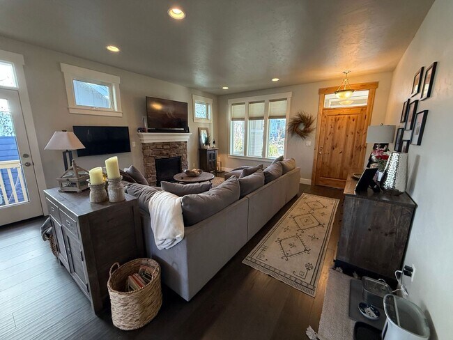 Foto del edificio - Beautiful 3 Bed/2.5 Bath Home in SE Bend - Ruby Peak Lane