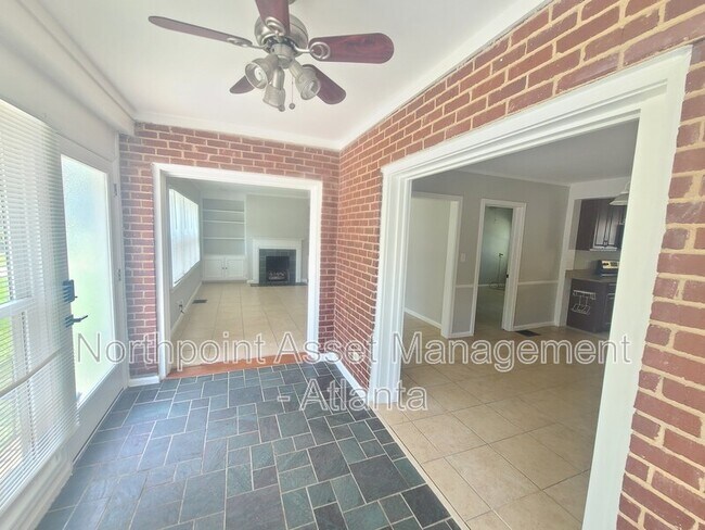Foto del edificio - 2258 Sanford Rd