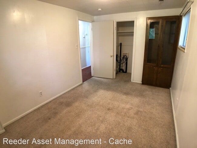 Building Photo - 2 br, 1 bath House - 710 East Center St.