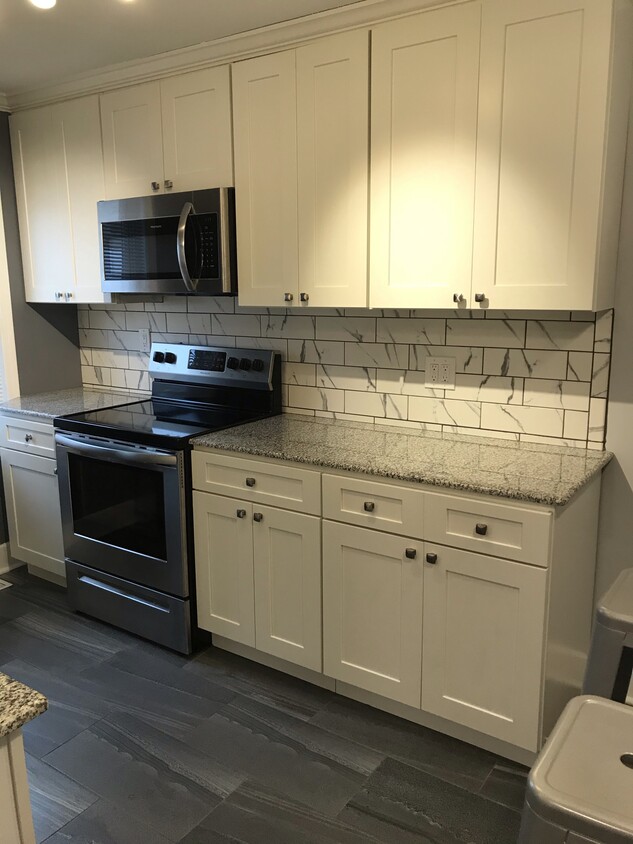 Foto principal - 894 Kenmore Ave