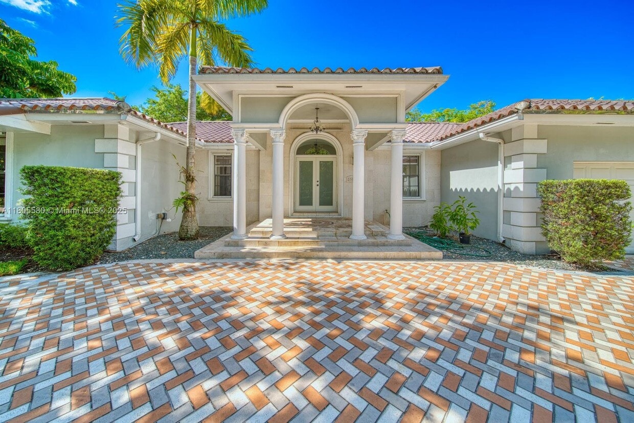Primary Photo - 1442 Coruna Ave
