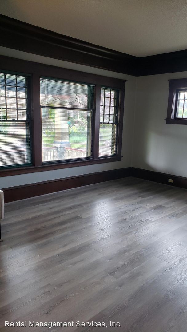 Foto del edificio - 2507-2509 NE Halsey St