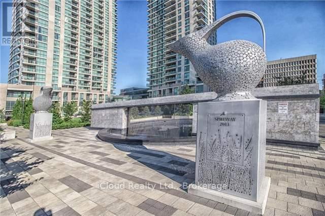 Photo du bâtiment - 215 Sherway Gardens Rd