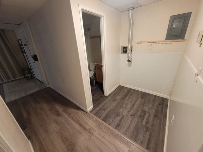 Building Photo - 901 Lathrop St