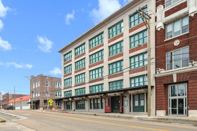 Building Photo - 408 S Front St