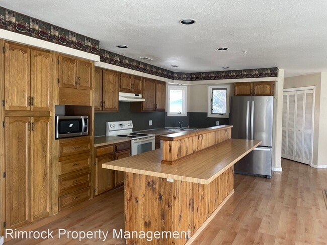 Building Photo - 5 br, 1 bath House - 2143 Poly Dr